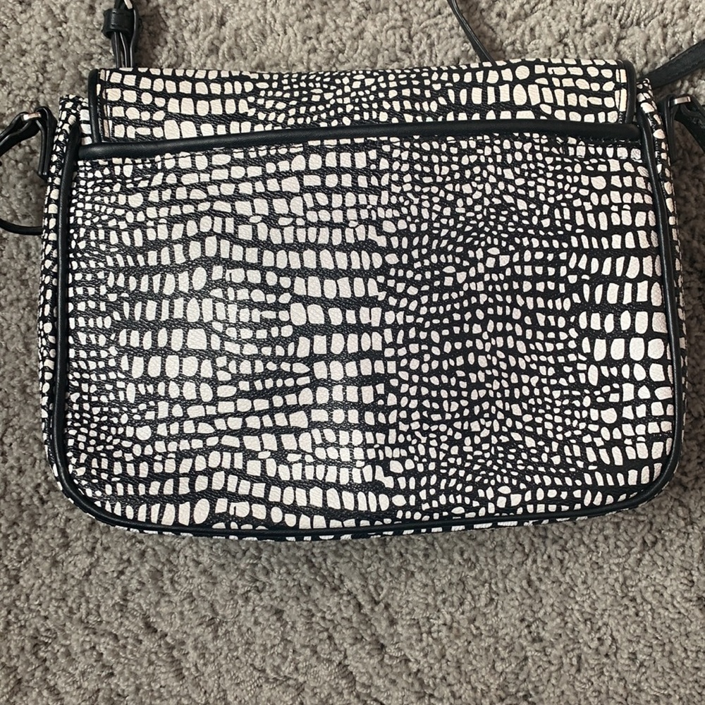 Vera Bradley Crossbody - Picture 8 of 16